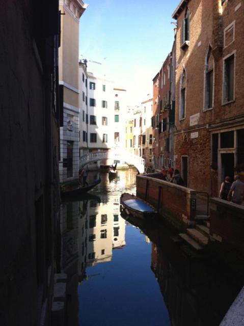 B&B Al Teatro With Canal View Venesia Bagian luar foto