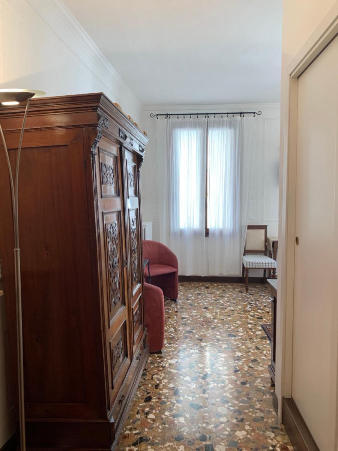B&B Al Teatro With Canal View Venesia Bagian luar foto