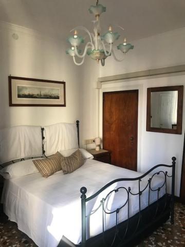 B&B Al Teatro With Canal View Venesia Bagian luar foto
