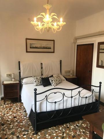 B&B Al Teatro With Canal View Venesia Bagian luar foto